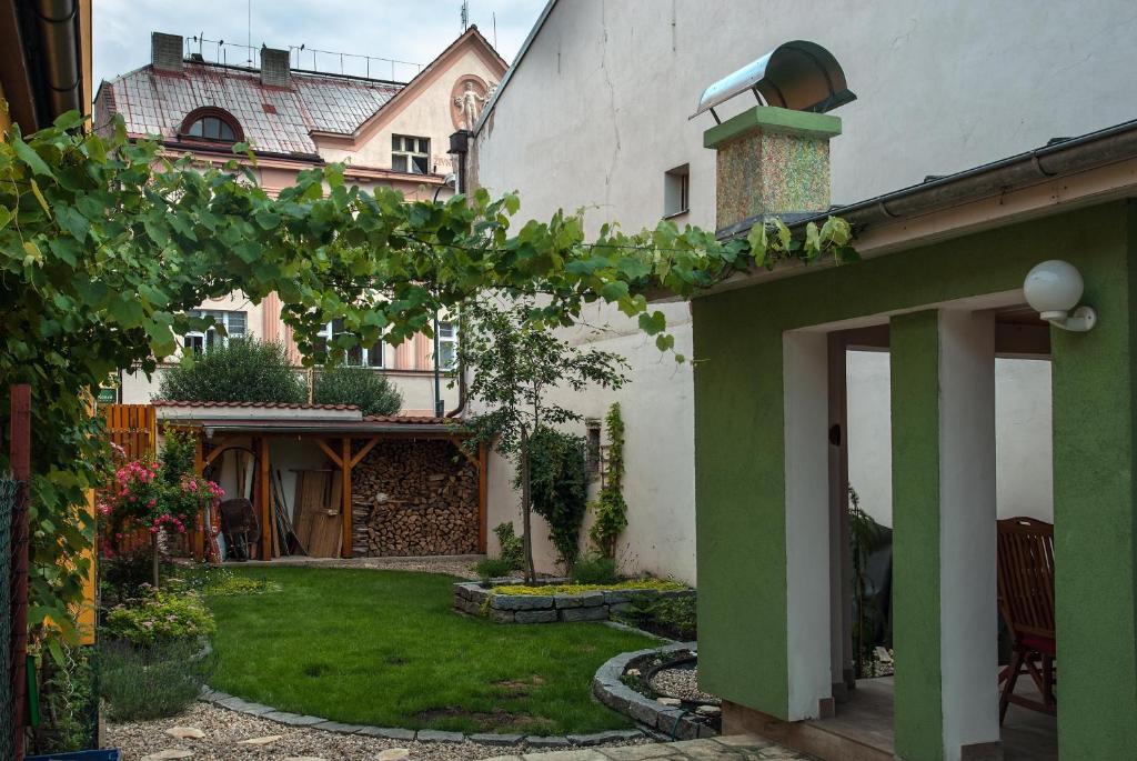 Penzion U Vinotéky Nymburk Exterior foto