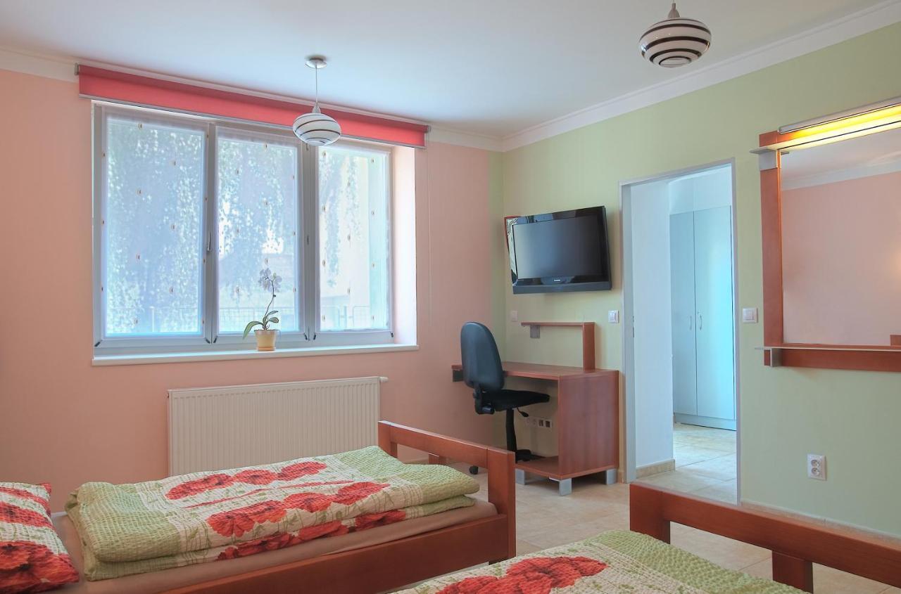 Penzion U Vinotéky Nymburk Habitación foto